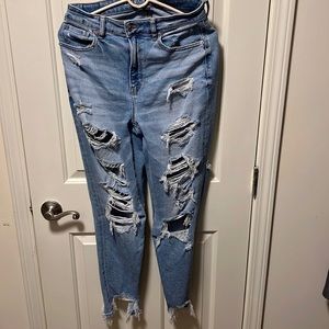 American Eagle stretch size 6 - holes in great shape / mom jean